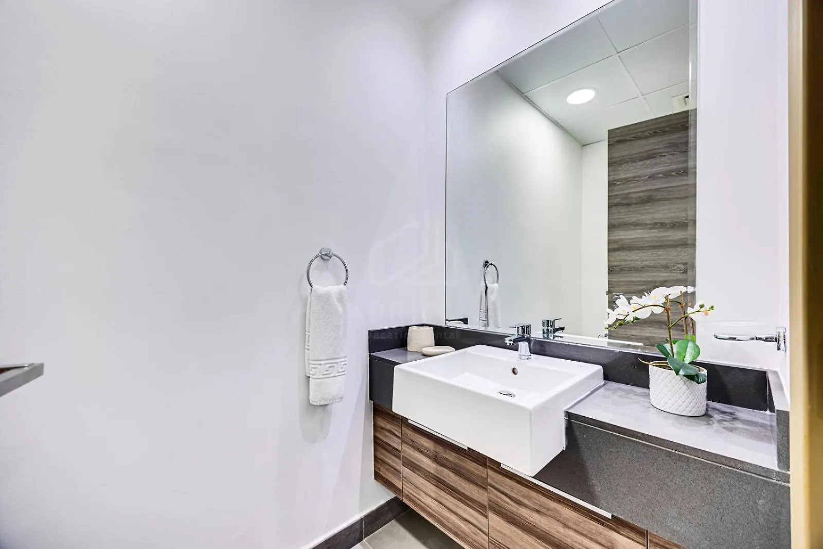Elegant 1-Bedroom Apartment At Bloom Heights Dubai